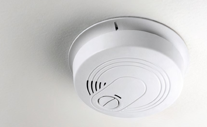 Sécurité incendie à la maison : avertisseurs, extincteurs et plan d'évacuation