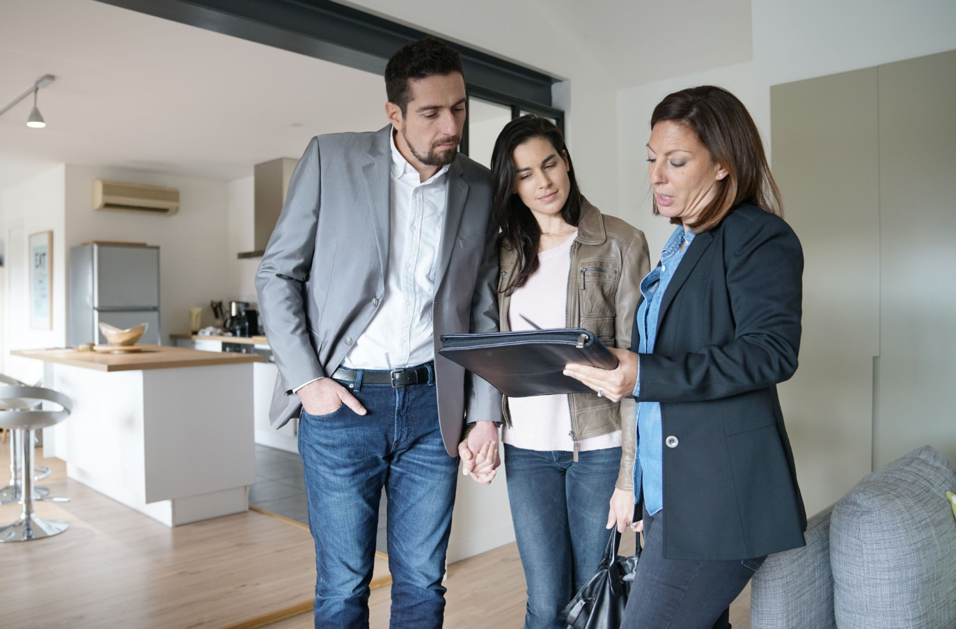 Faire une offre sur une maison : prix, conditions et dépôt